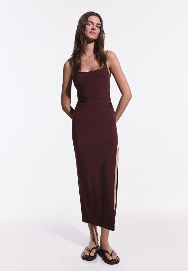Bershka GATHERED STRAP MIDI DRESS 01017714 - Shift dress - bordeaux