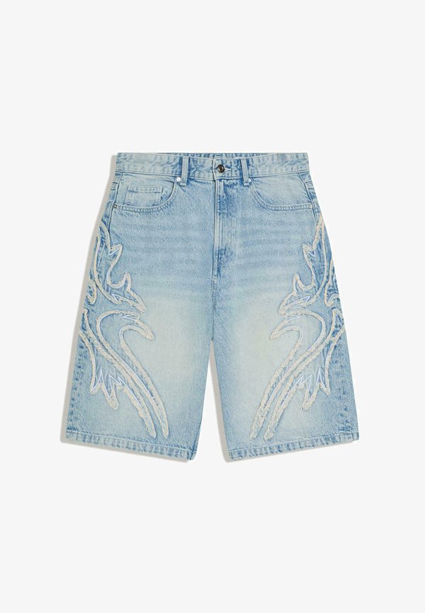 Bershka PATCH BAGGY - Denim shorts - light blue