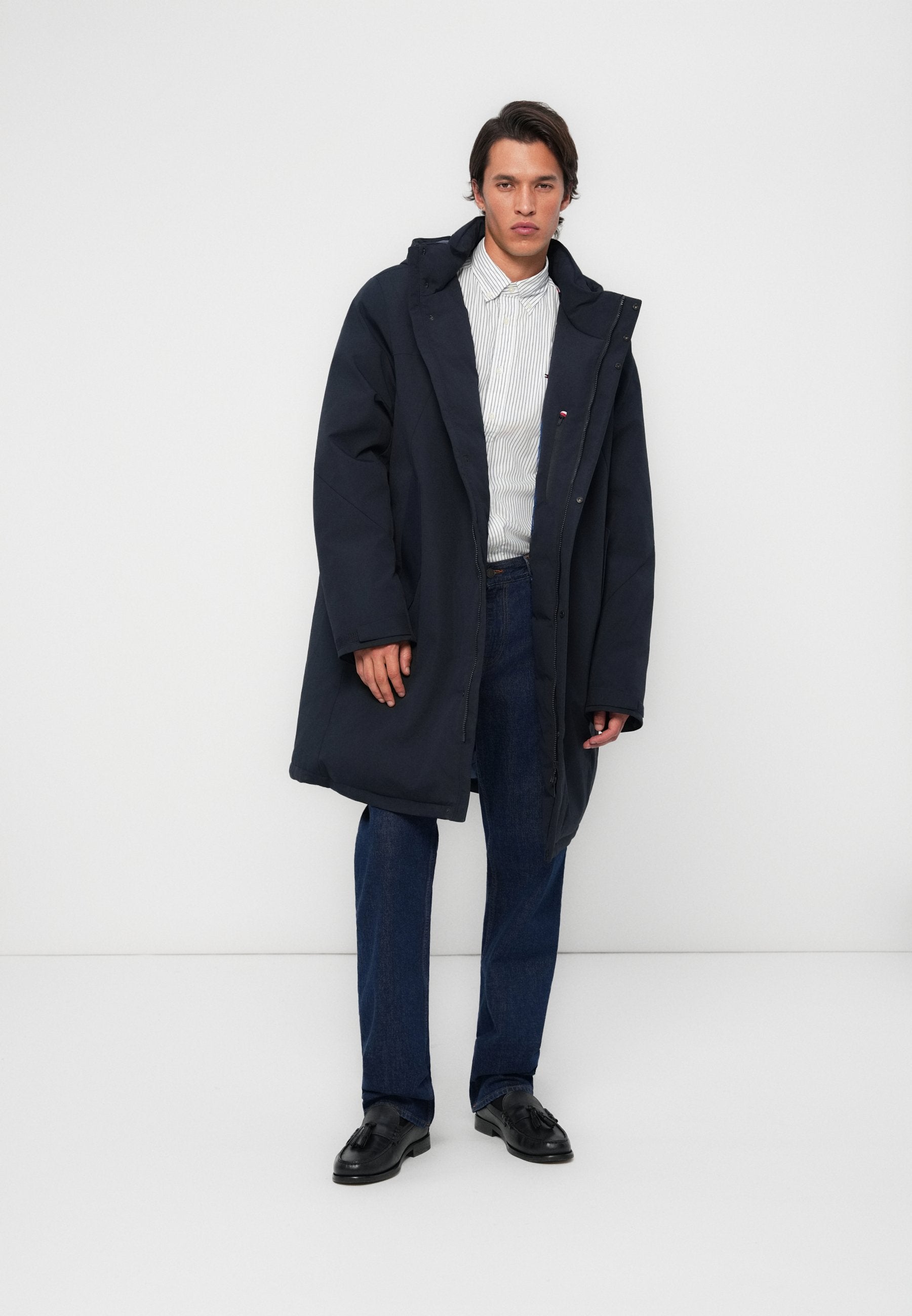 TECH HOODED PADDED Media 2
