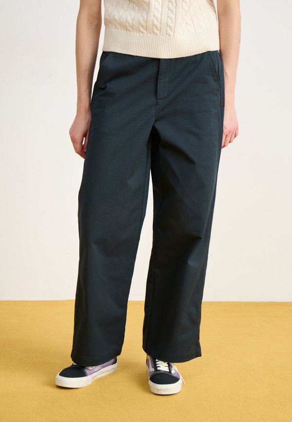 Nike Sportswear SPORTSWEAR COLLECTION - Trousers - black