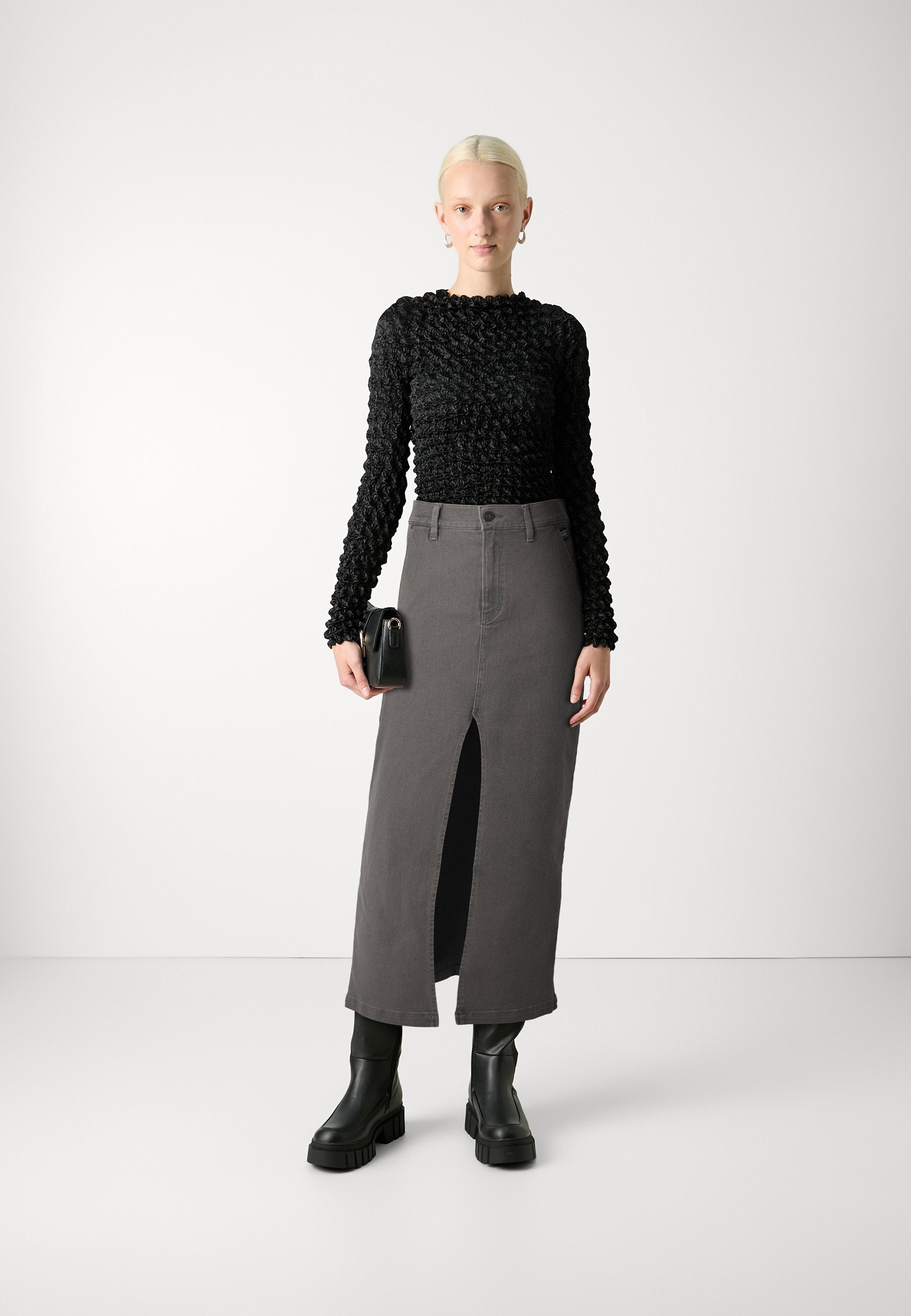 MIDI PENCIL SKIRT Media 2
