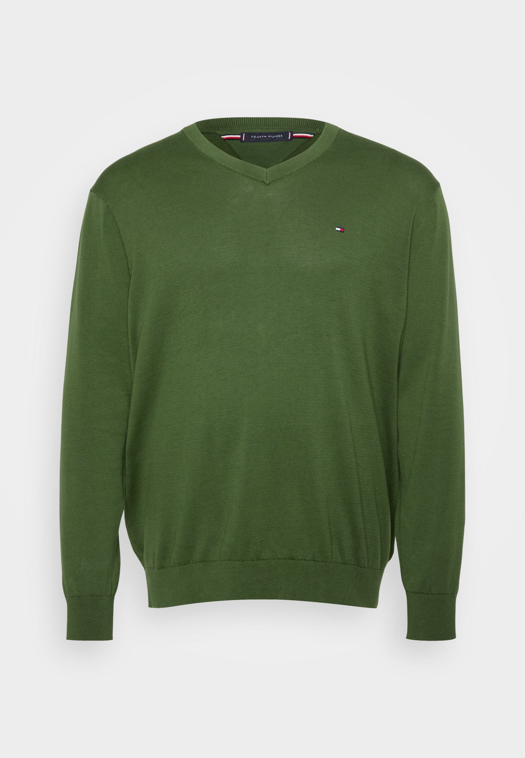 ESSENTIAL V NECK Media 1