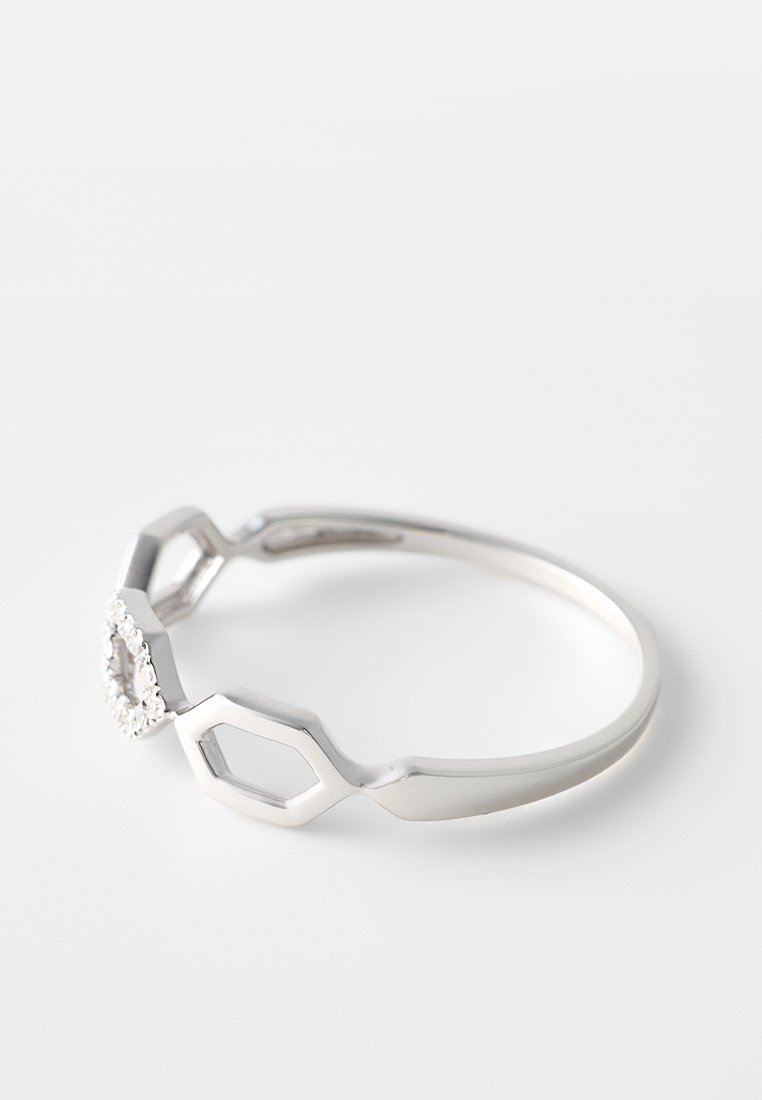 Le Diamantaire 0.4 CT DIAMOND