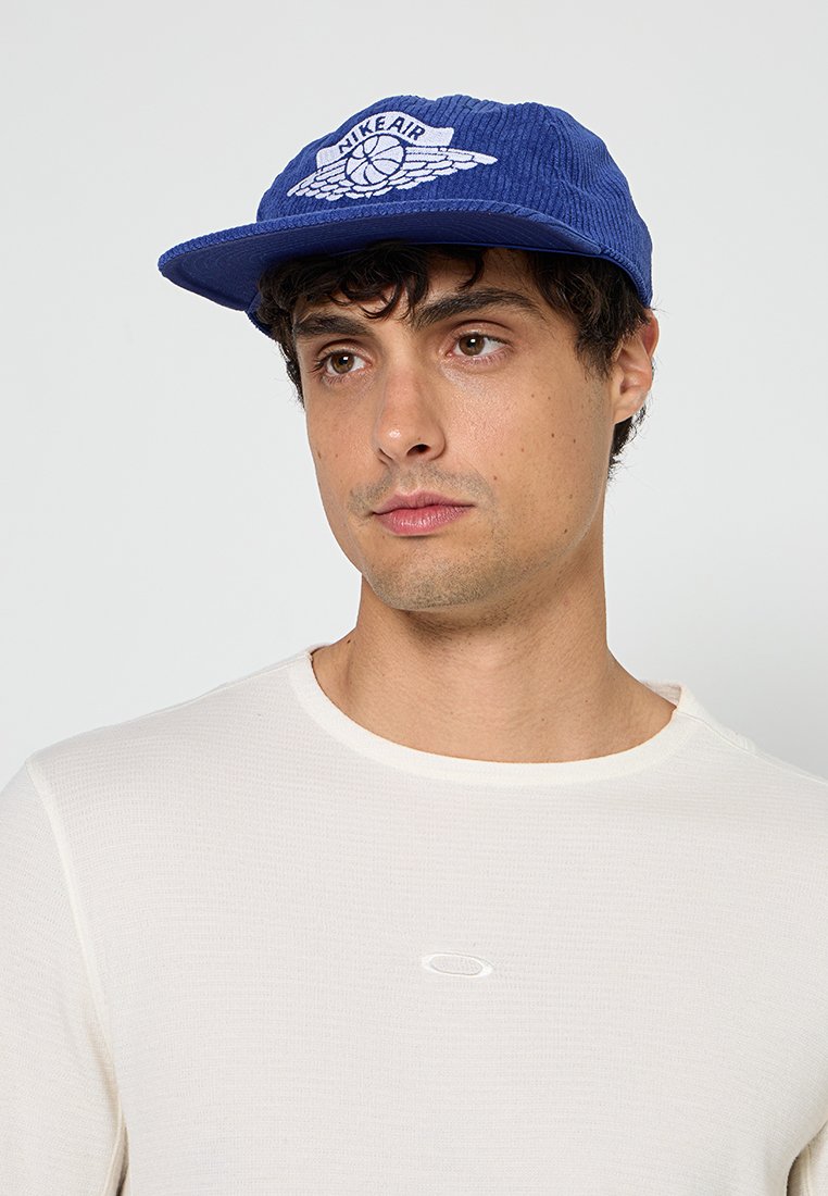 Nike Performance
