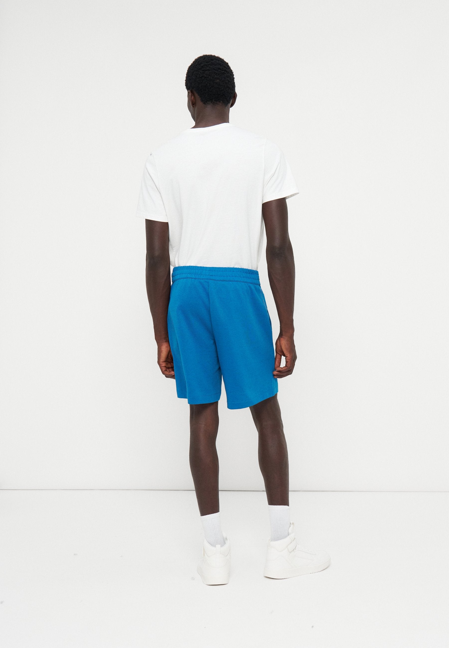 EA7 Emporio Armani Kurze Sporthose Media 2