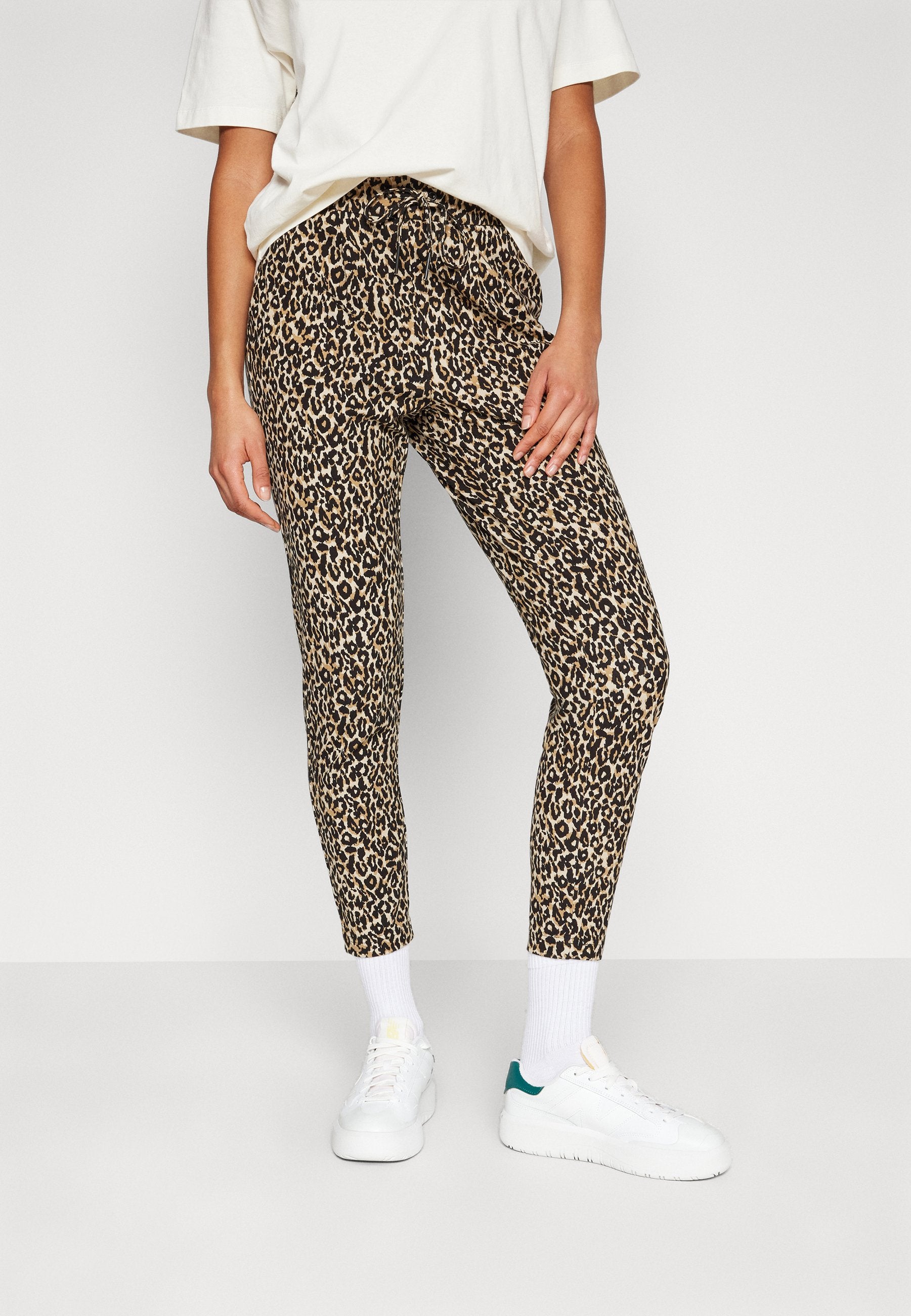 ONLPOPTRASH Regular Fit Media 3