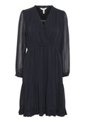 Marineblaues, langärmliges Kleid mit V-Ausschnitt, Rüschenausschnitt und gestuftem Rock, der mit Spitzenverzierungen an den Ärmeln und dem Saum versehen ist.
