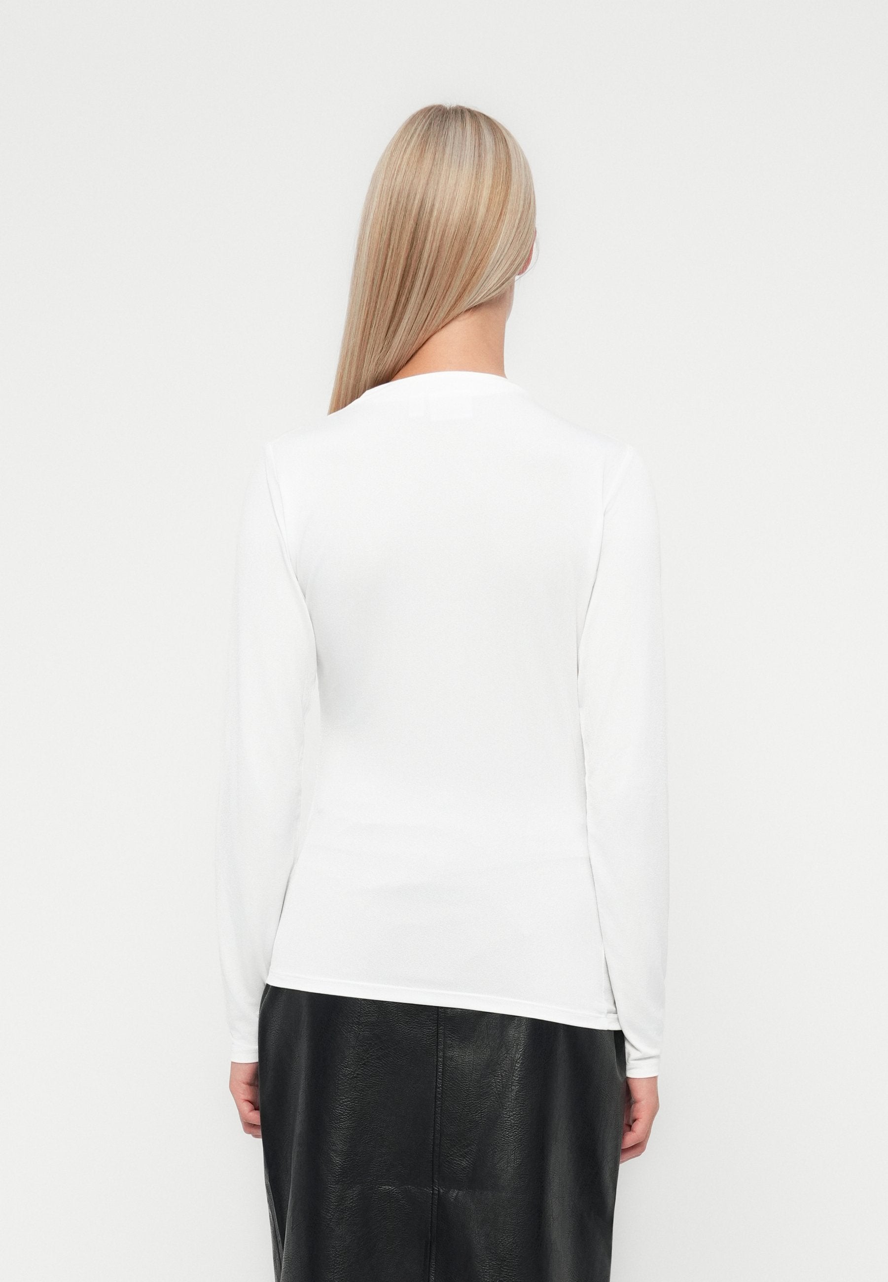 VILA VIZURNA FUNNEL NECK