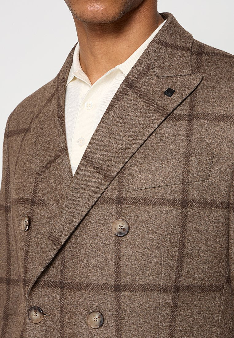 TAILORED FIT Media 5