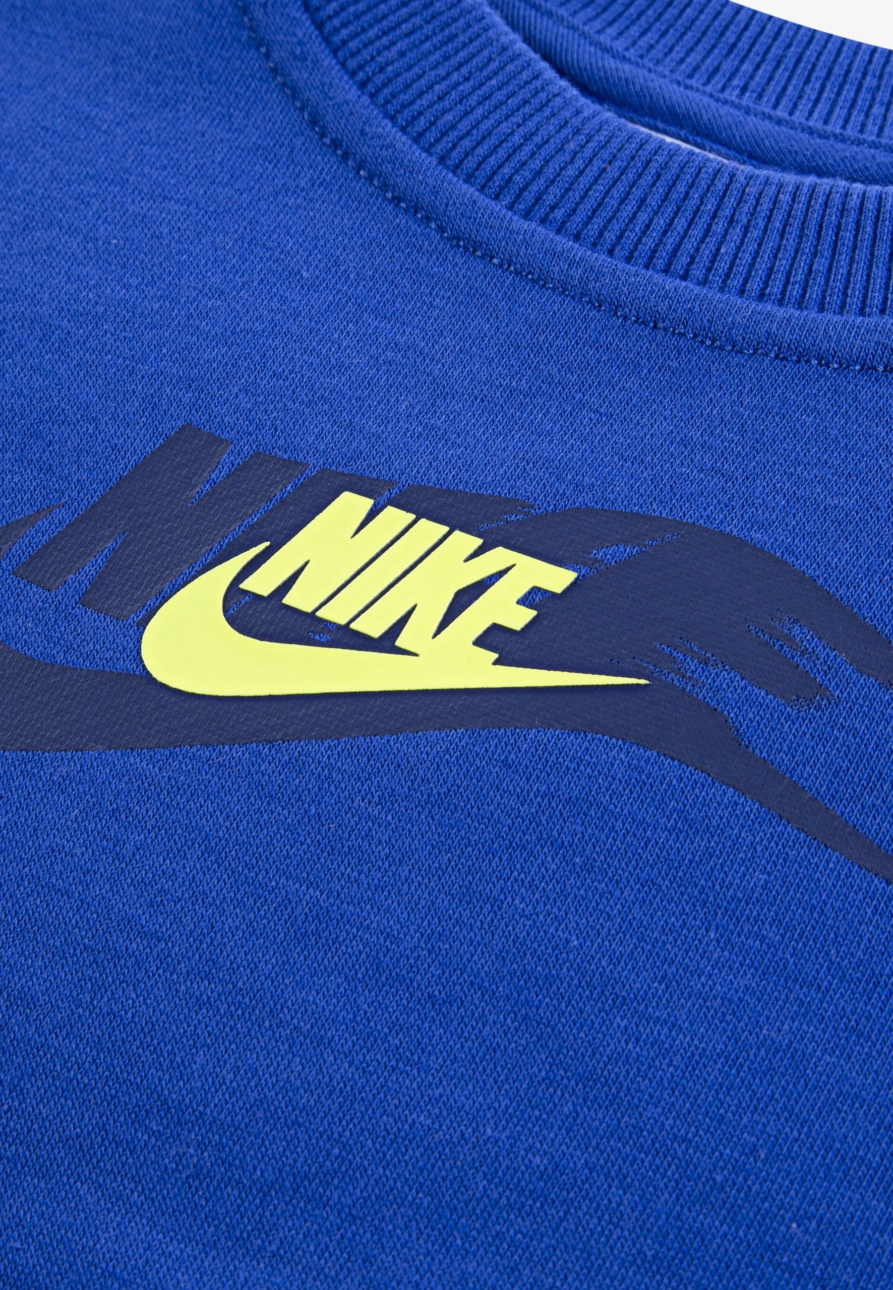 Nike Sportswear ON THE MOVE CREW SET