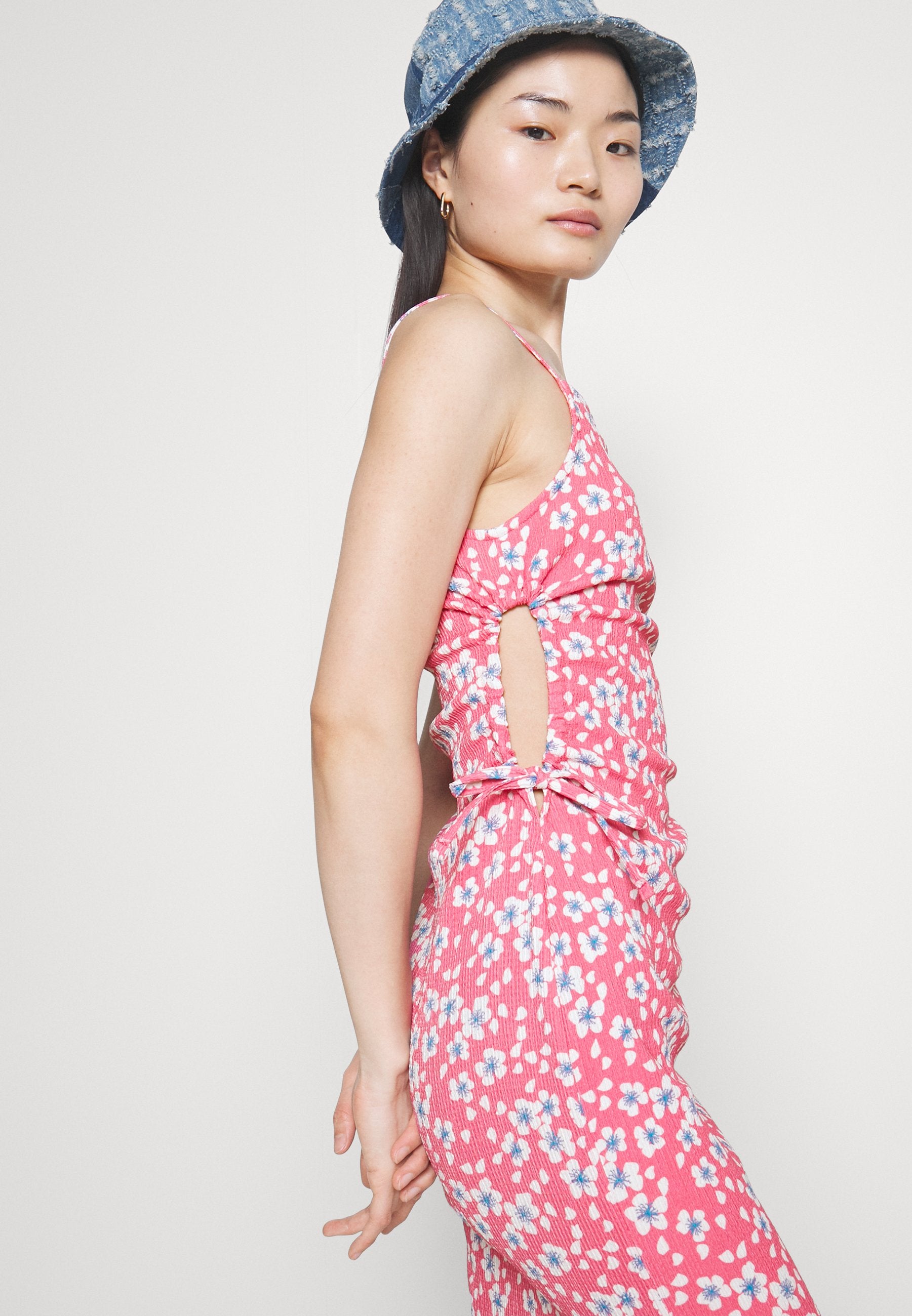 Pieces Petite PCHYLMU SL CUTOUT MINI DRESS KAC BC PTT
