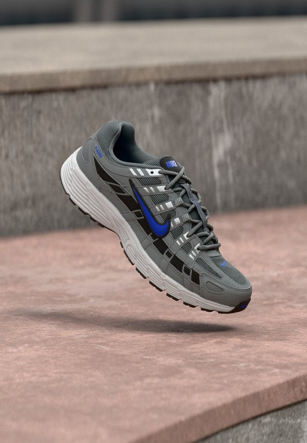 Nike Sportswear P 6000 ESS+ - Trainers - smoke grey/racer blue/light smoke grey/platinum-coloured tint/black