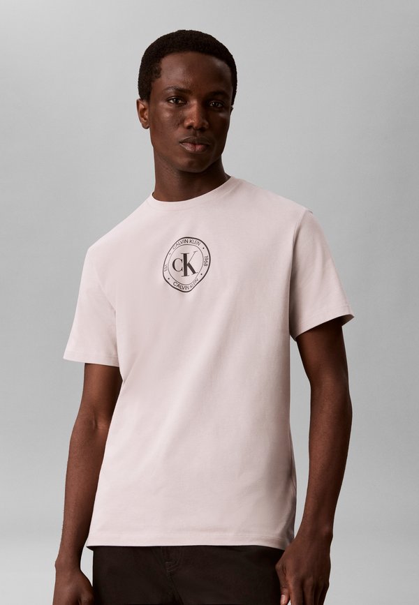 Calvin Klein Jeans CREST GRAPHIC - Print T-shirt - ashes of roses