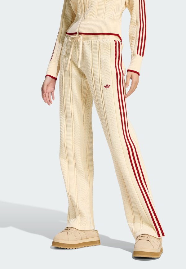 adidas Originals ADIDAS ORIGINALS SST WIDE LEG TRACKPANT - Tracksuit bottoms - warm vanilla   team victory red