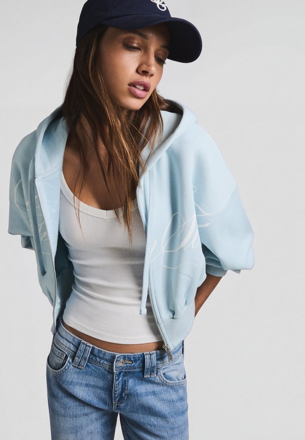 Bershka CROPPED ZIP-UP HOODIE - Zip-up sweatshirt - light blue