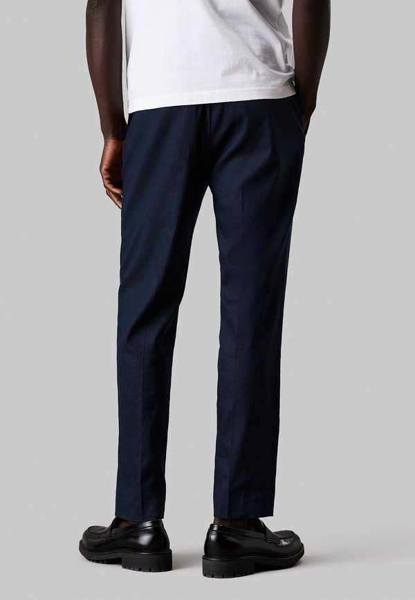 Calvin Klein TAPERED