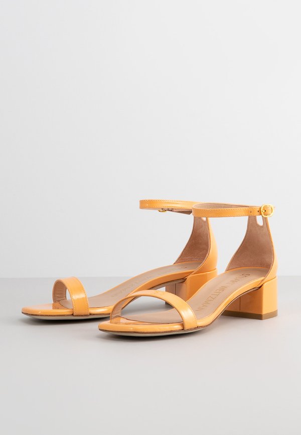 Stuart Weitzman NUDISTCURVE