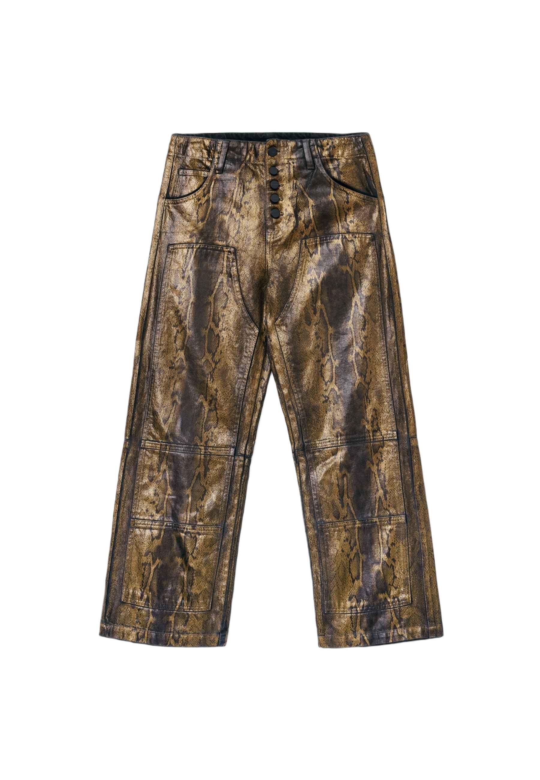 Schlange-Muster-Hosen in Braun- und Goldtönen, mit hoher Taille, Knopfverschluss und Fünf-Taschen-Design mit sichtbaren Nähten.