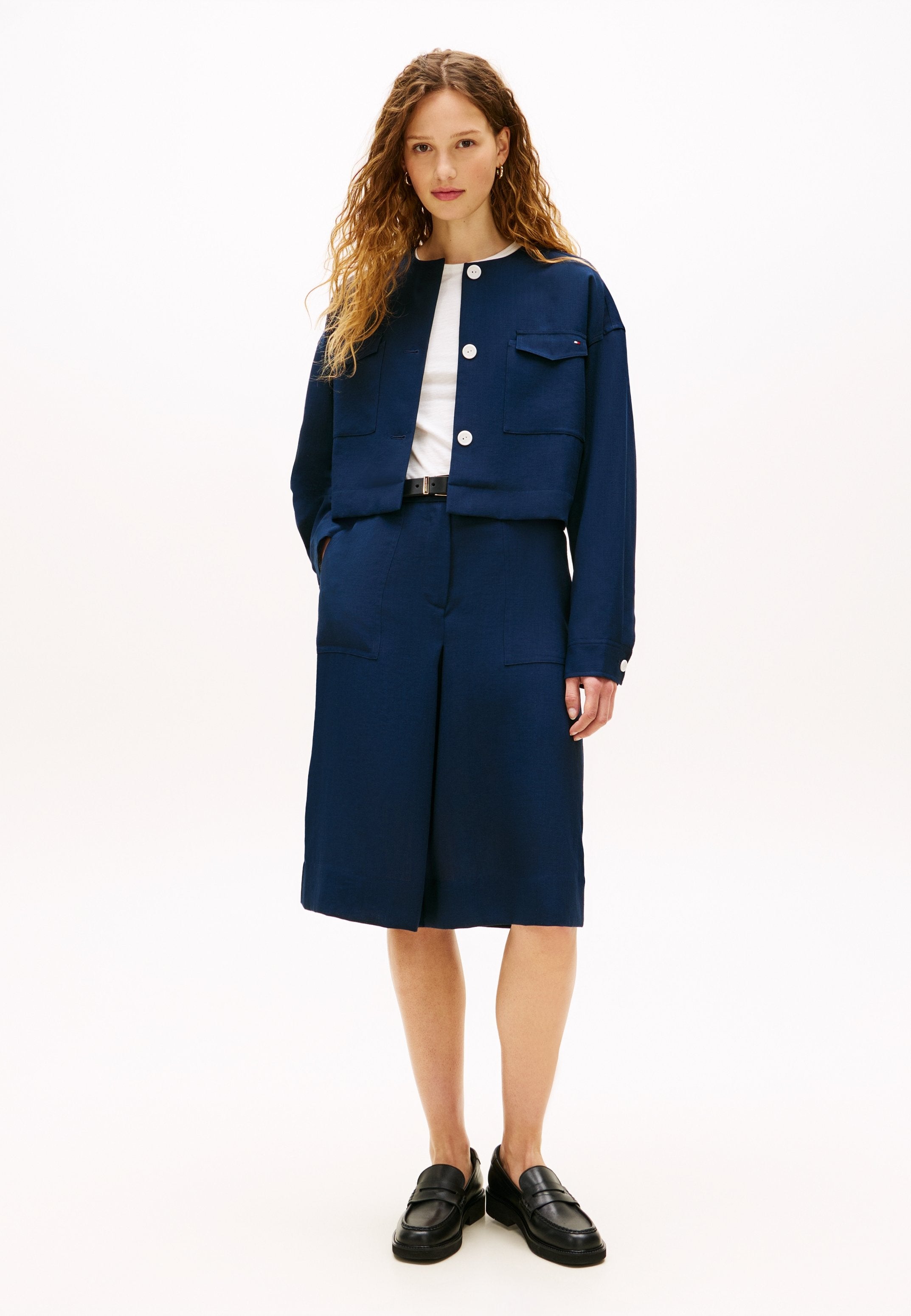 TAILORED COLLARLESS BOXY SHORT UTILITY JACKET Media 2