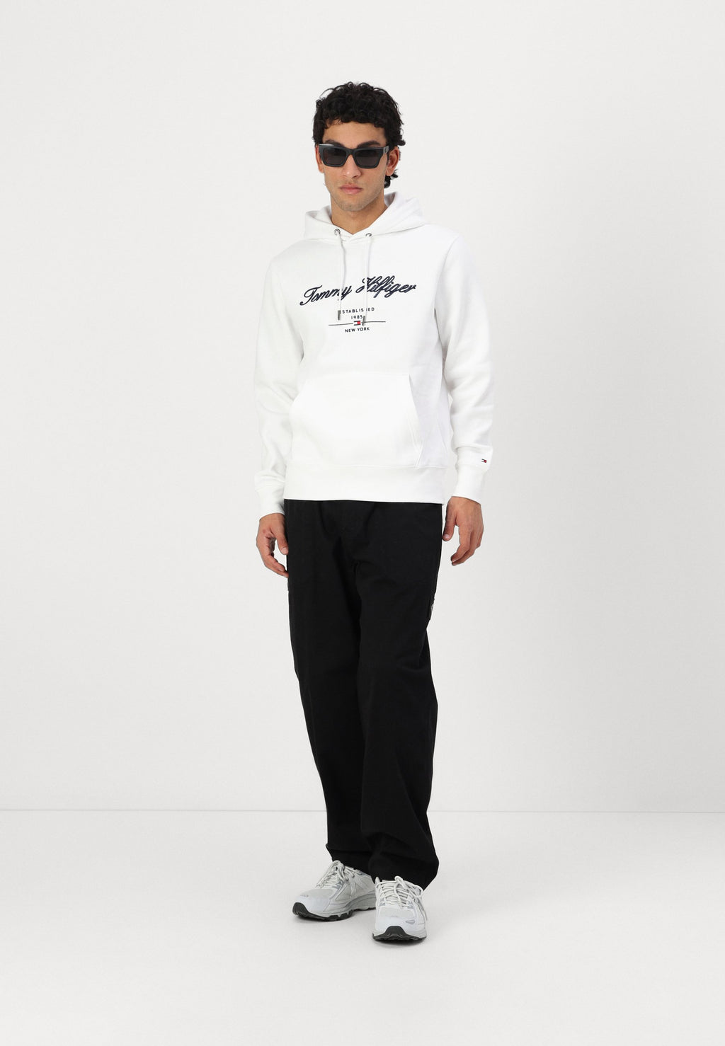 SCRIPT LOGO HOODY - BRAND LOVE Media 2