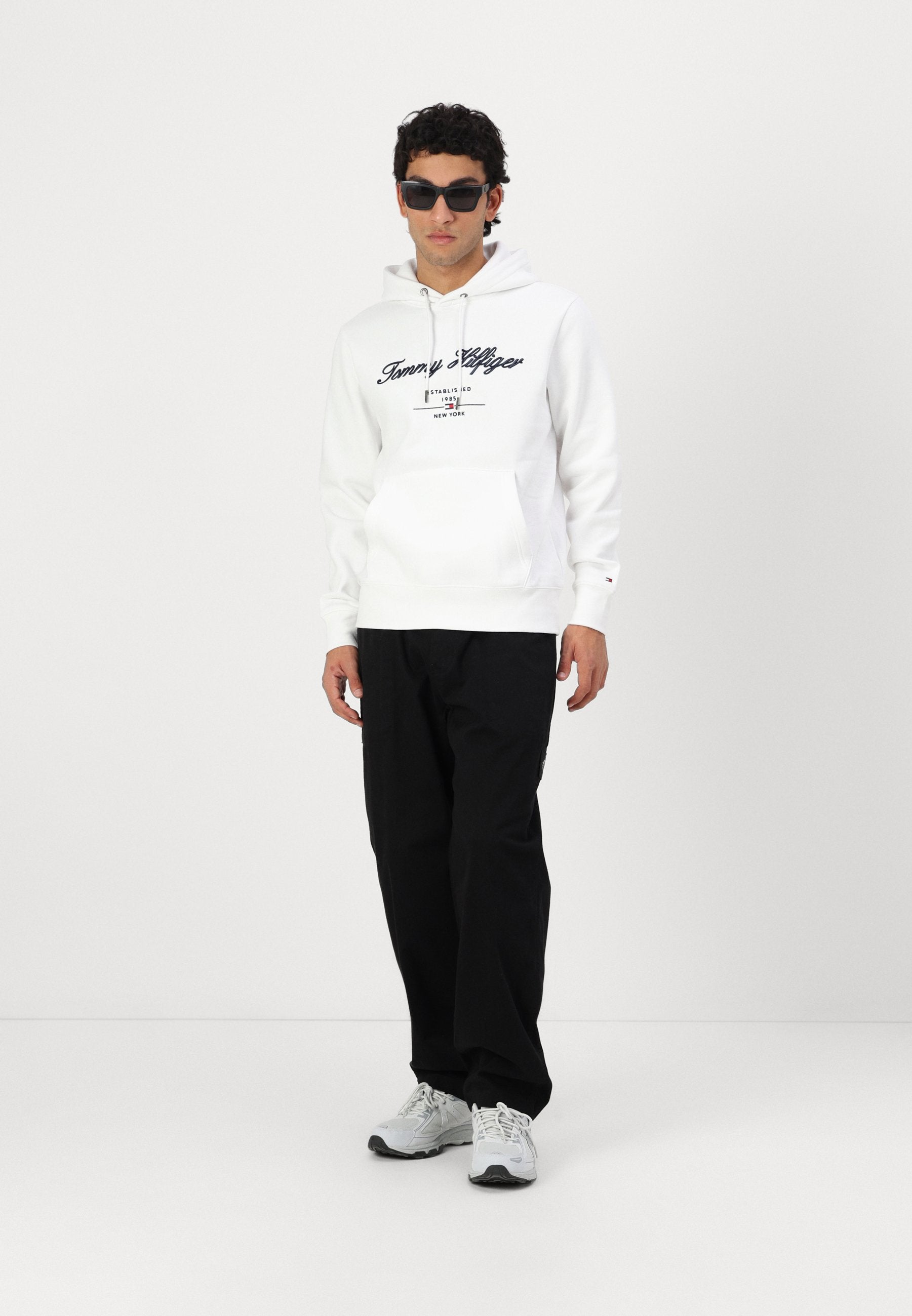 SCRIPT LOGO HOODY - BRAND LOVE Media 2