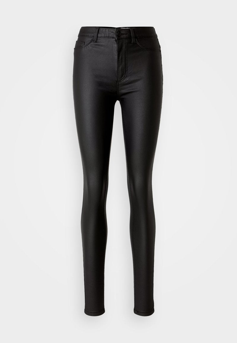 Schwarze, enganliegende Skinny Jeans aus Kunstleder mit glatter Textur, hoher Taille, Knopfverschluss und traditionellem Fünf-Taschen-Design.