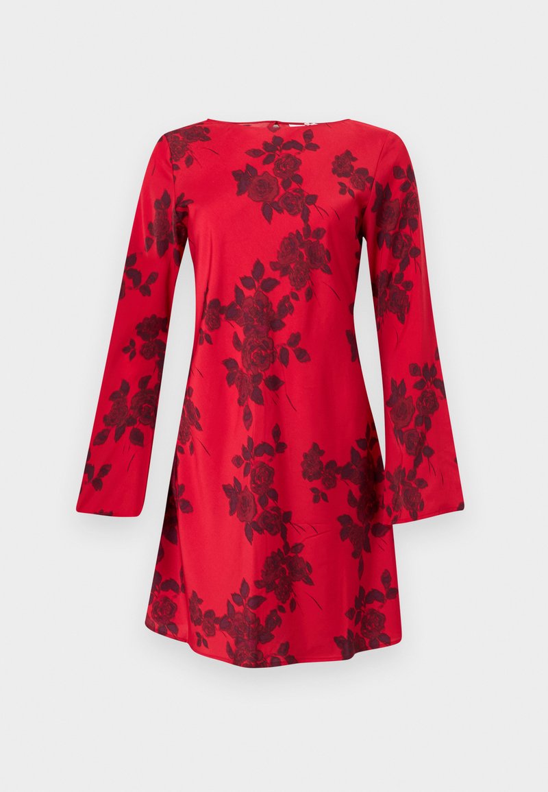 Rotes Kleid mit langen Ärmeln und schwarzem Blumenmuster. Es hat einen runden Ausschnitt und einen taillierten Oberteil, der am Saum ausgestellt ist.