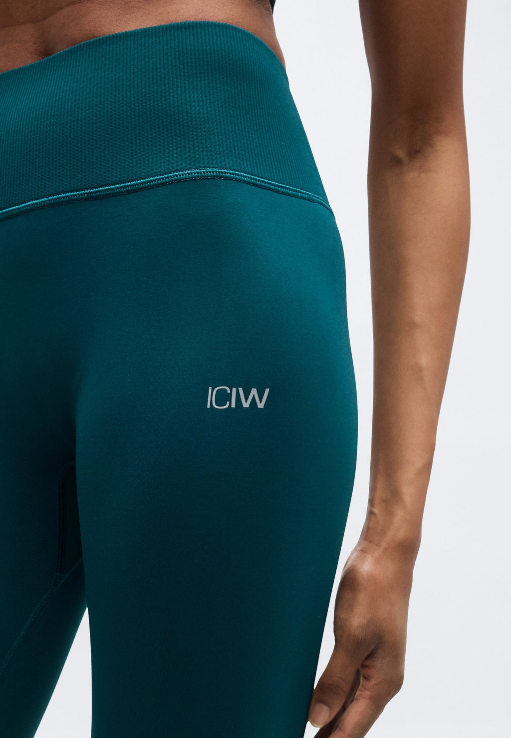 ICANIWILL DEFINE SEAMLESS V SHAPE TIGHT