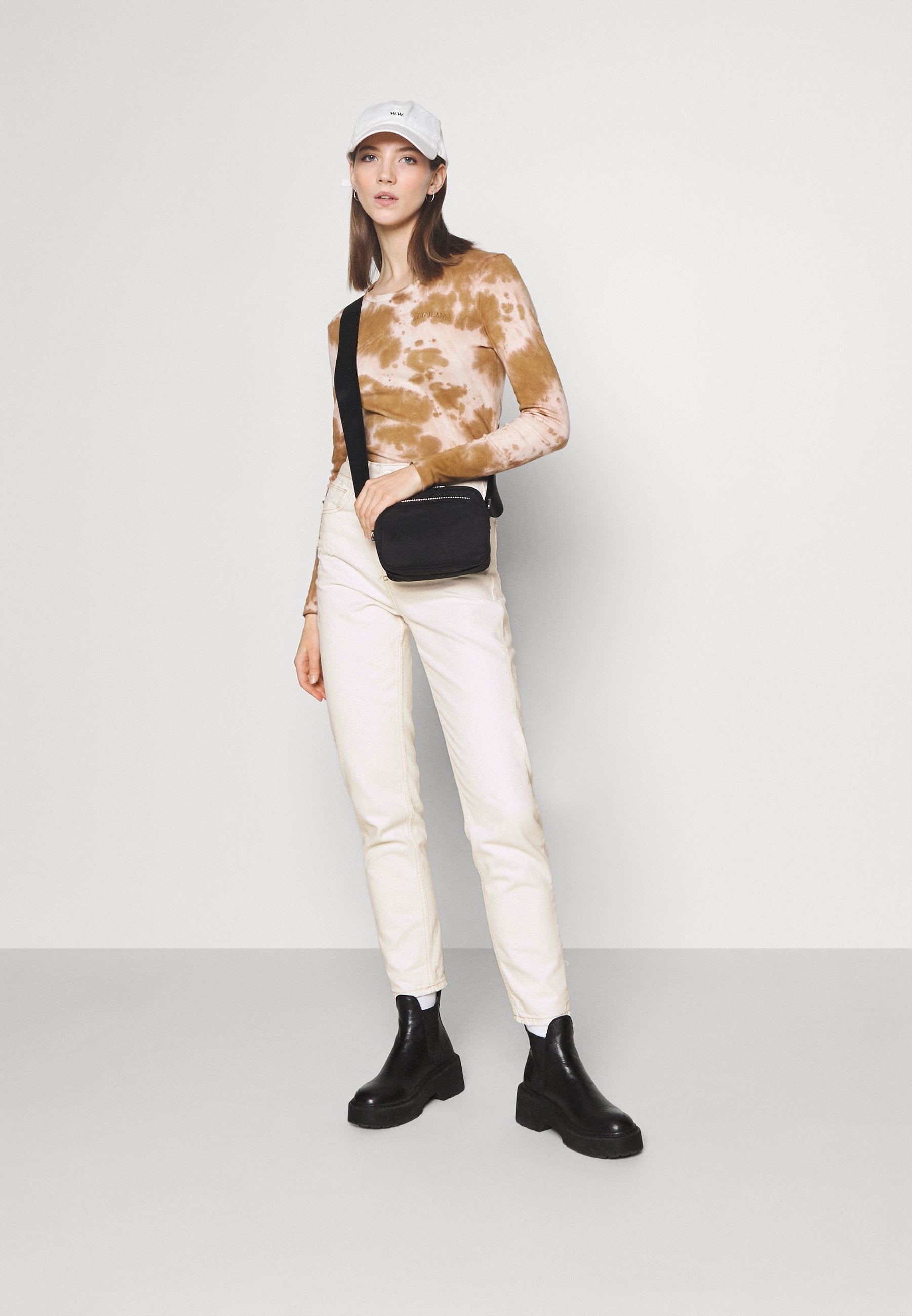 BDG Urban Outfitters MOM