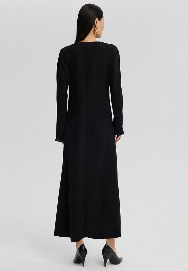 Touché Privé WITH ASYMMETRIC NECKLINE
