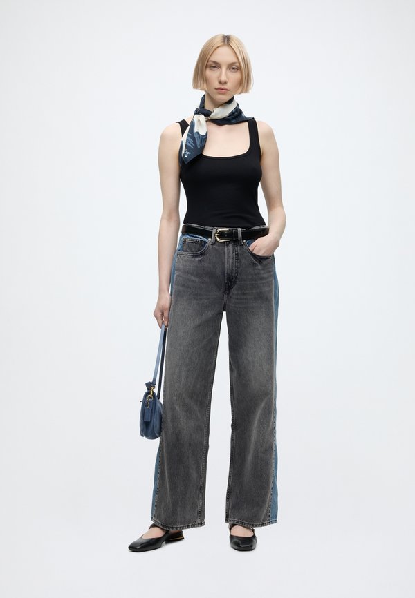 Good American GOOD STANDARD BAGGY JEANS