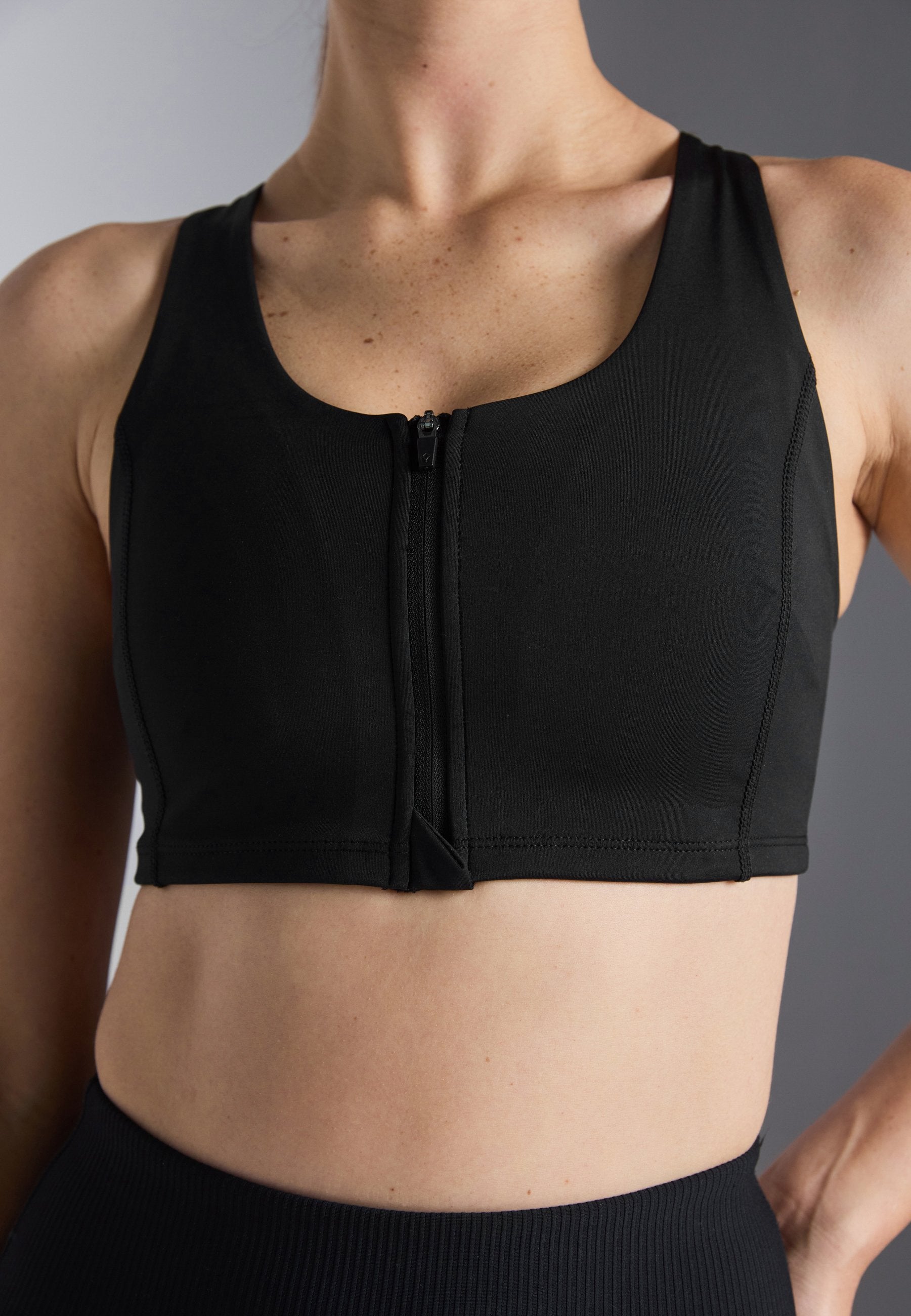 Even&Odd active MEDIUM SUPPORT BRA WITH ZIP UP FRONT & ADJUSTABLE STRAPS