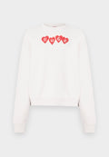 Weißes Sweatshirt mit einem kurzen Schnitt, verziert mit roten Herzformen und dem Schriftzug "HUGO" in roter Schrift über der Brust.