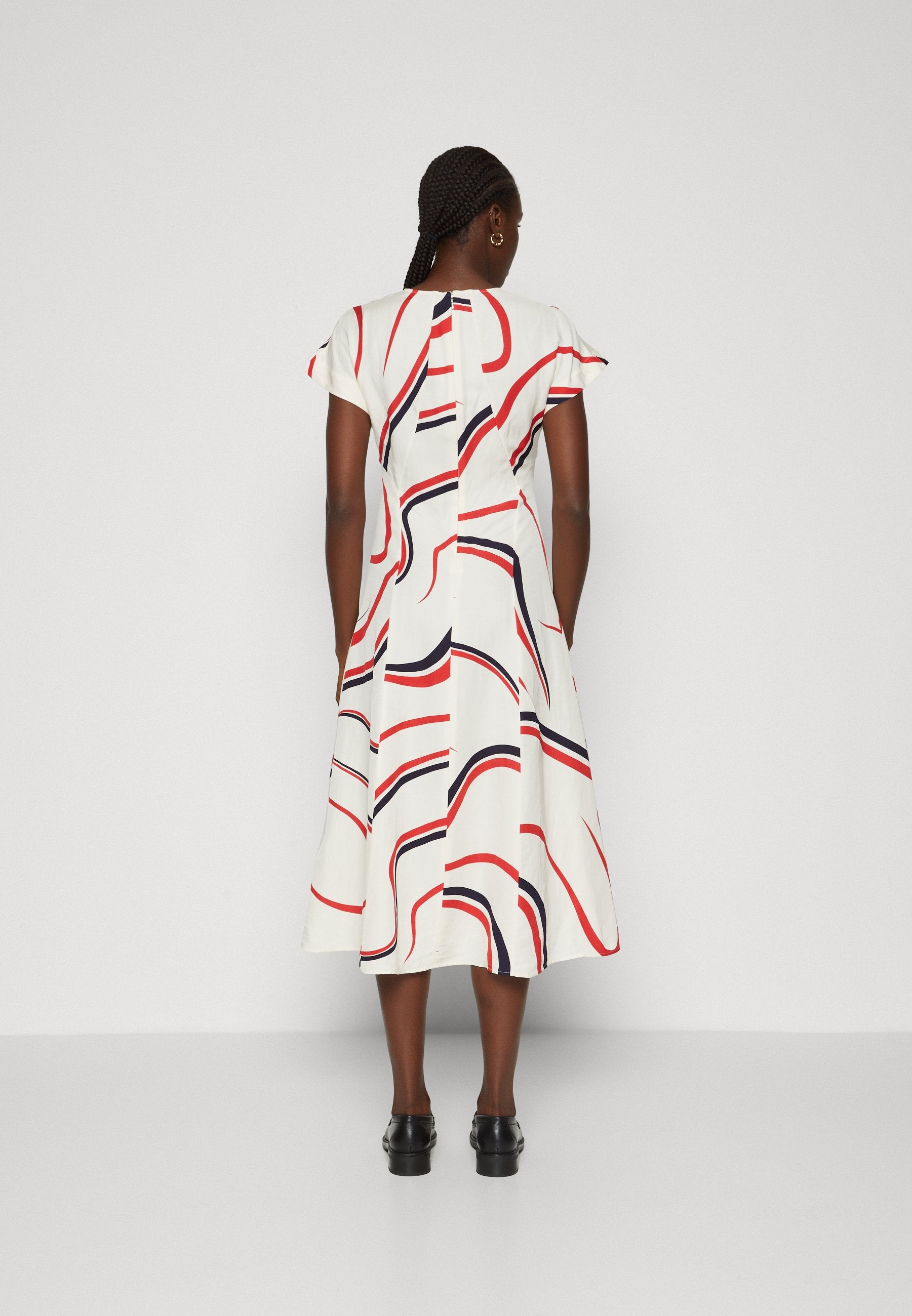 RIBBON MIDI DRESS Media 4