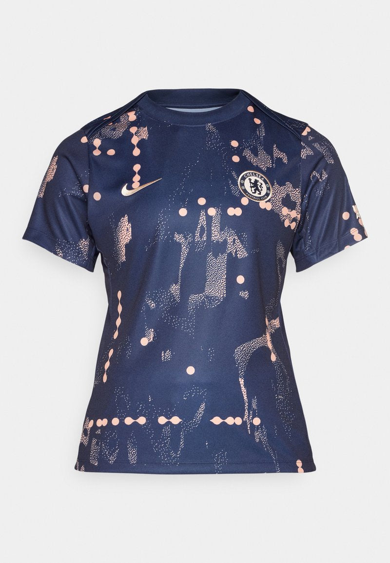 Marineblaue Nike-Fußballshirt mit gepunktetem pinkem Muster und Chelsea-Logo. Hergestellt aus leichtem Material mit klassischem Rundhalsausschnitt.