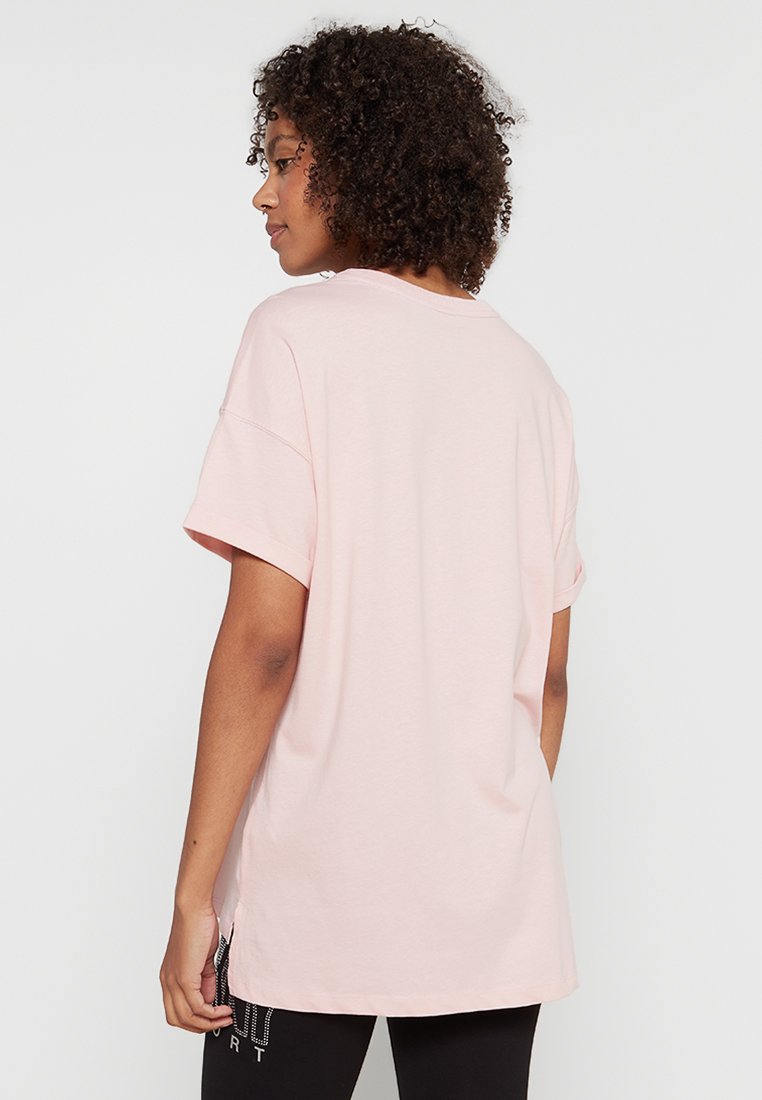 DKNY Sport