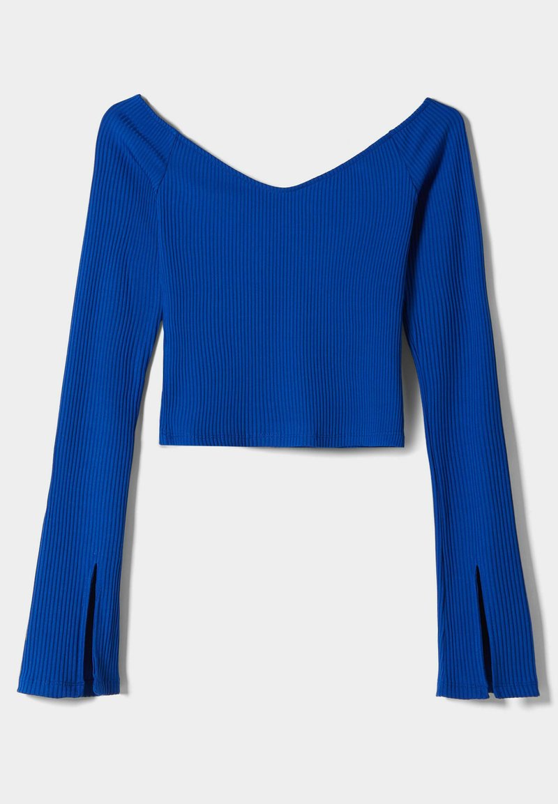 V-NECK Media 1