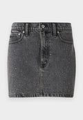 Dunkelgrau Rock aus Denim mit silbernen Nietenverzierungen. Hat eine taillierte Form, ein klassisches Fünf-Taschen-Design und Gürtelschlaufen.