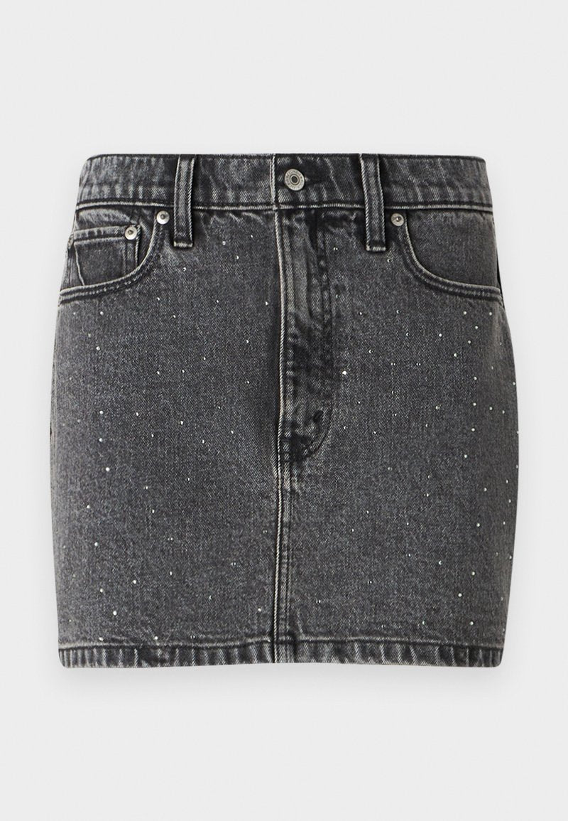 Dunkelgrau Rock aus Denim mit silbernen Nietenverzierungen. Hat eine taillierte Form, ein klassisches Fünf-Taschen-Design und Gürtelschlaufen.