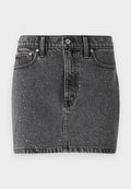 Dunkelgrau Rock aus Denim mit silbernen Nietenverzierungen. Hat eine taillierte Form, ein klassisches Fünf-Taschen-Design und Gürtelschlaufen.