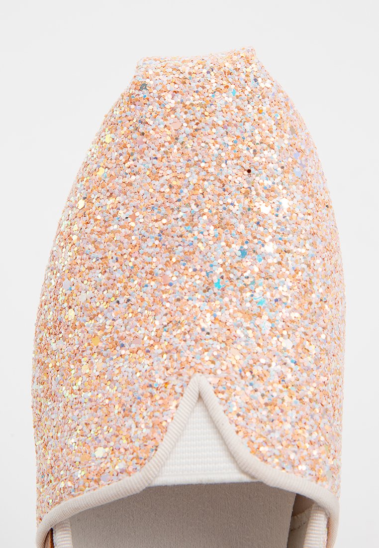 TOMS CLASSIC