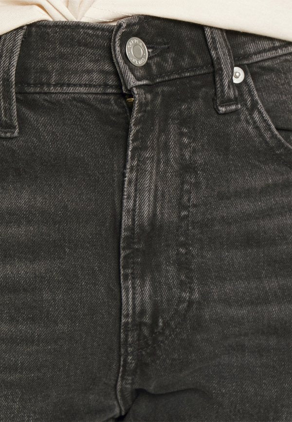 GAP STRAIGHT SOTRES