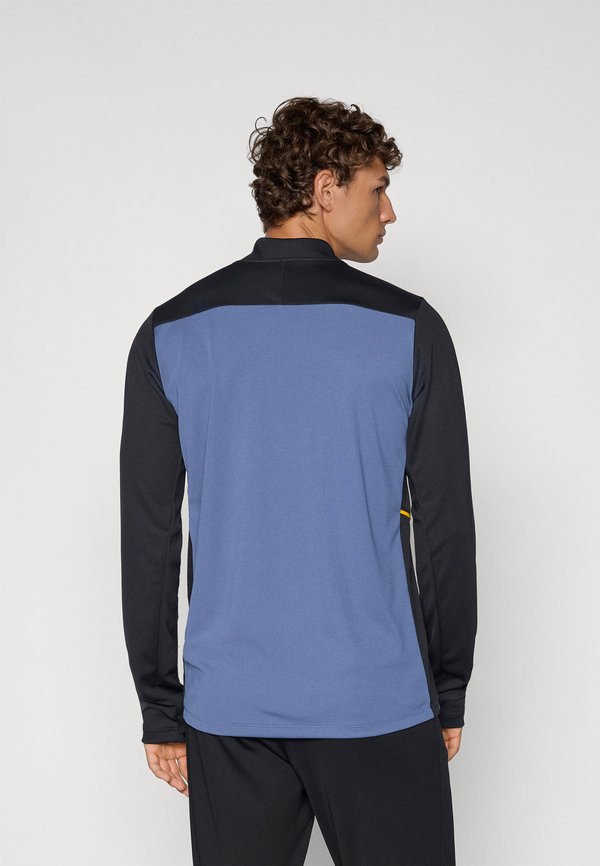 Nike Performance