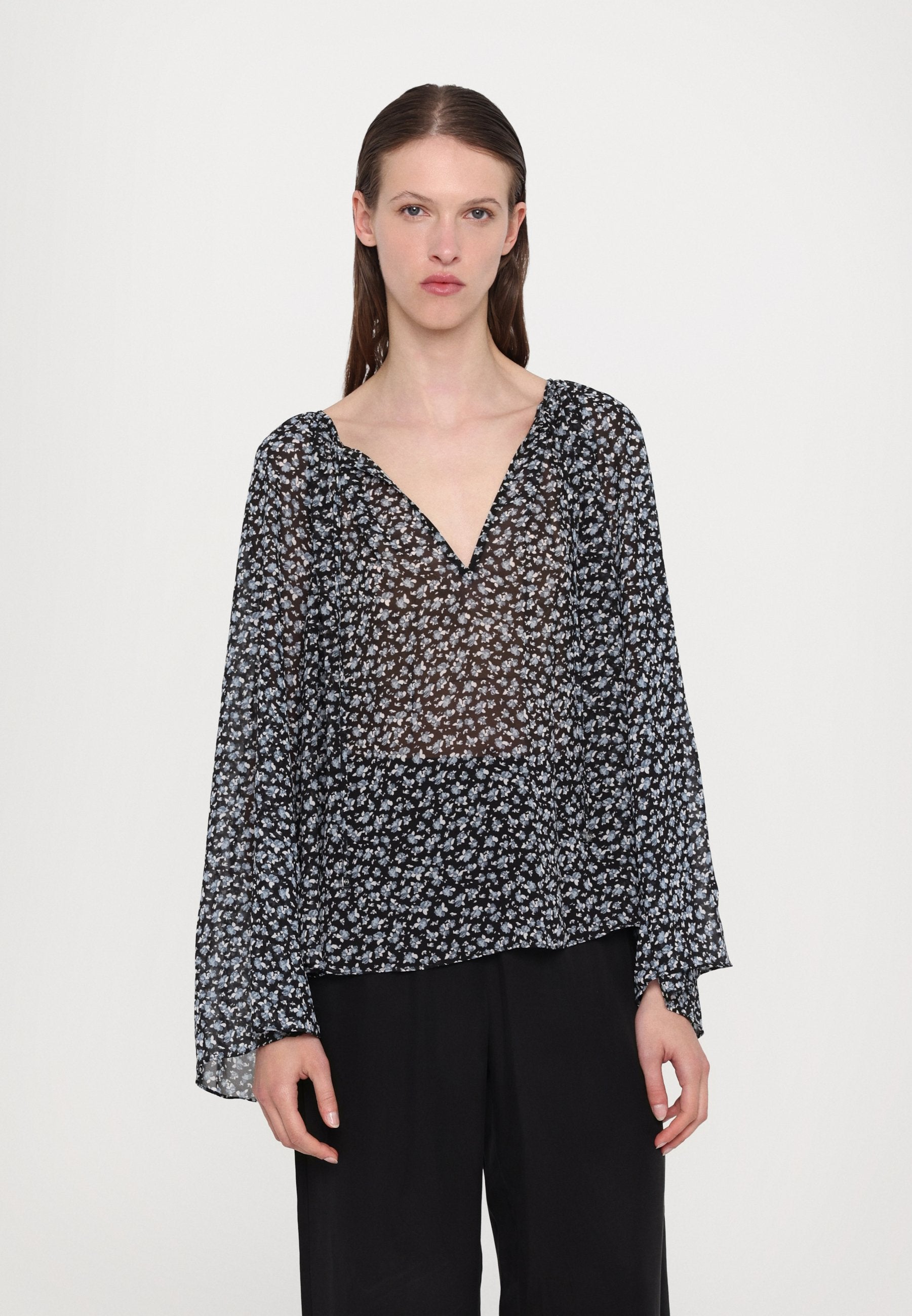 MICHAEL Michael Kors V NECK