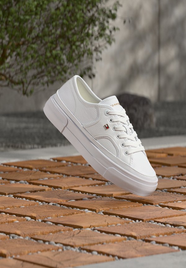 Tommy Hilfiger PLATFORM - Trainers - white