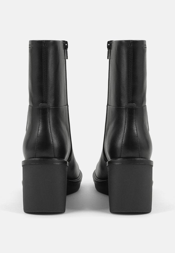 Vagabond DEENA