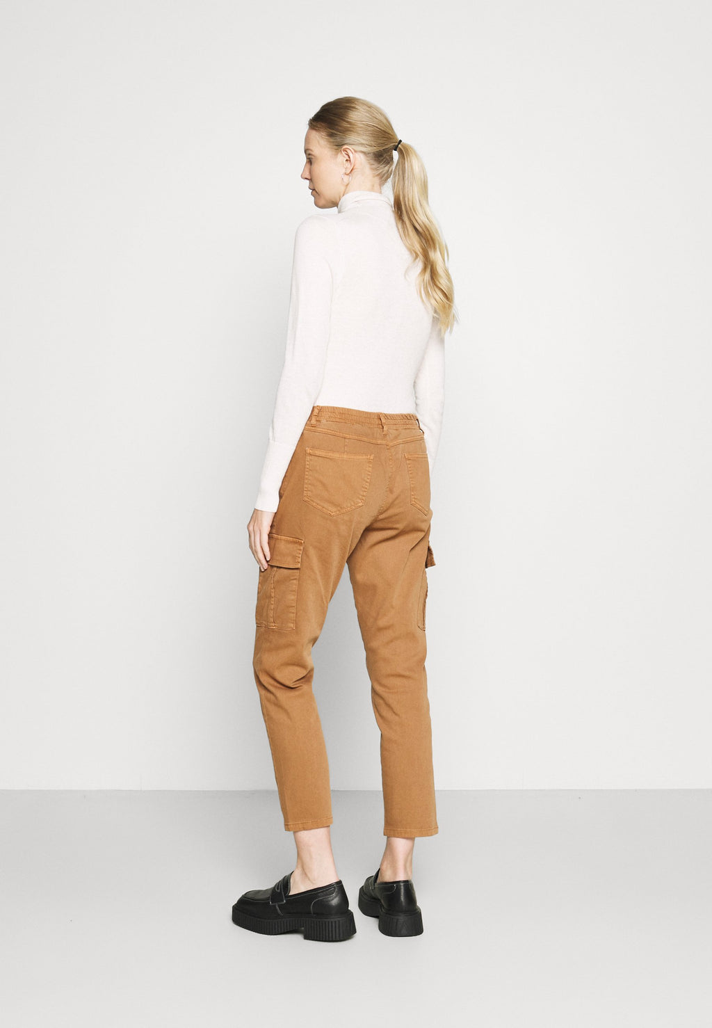 More & More TROUSER