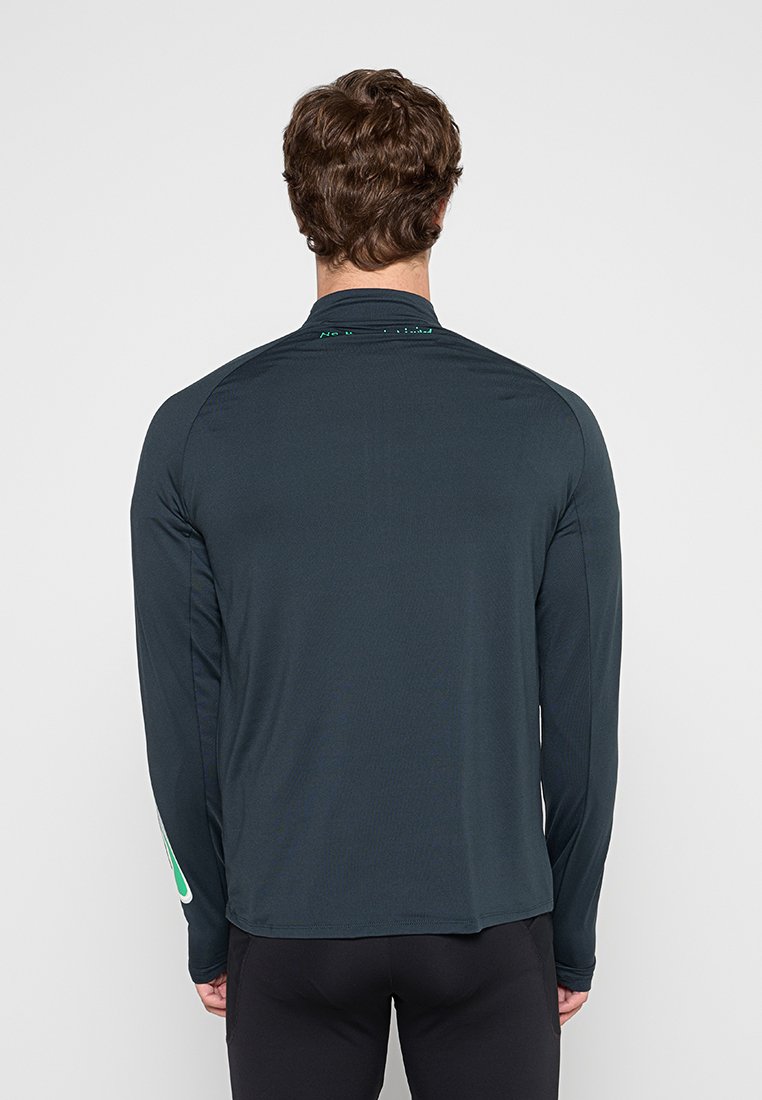 Nike Performance