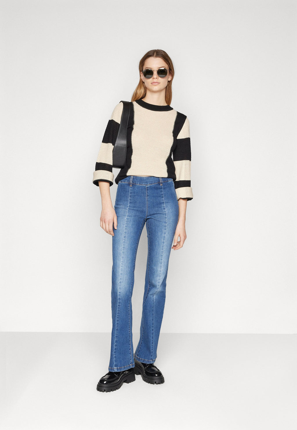 ONLWAUW MID FLARED ZIP CUT  Media 2