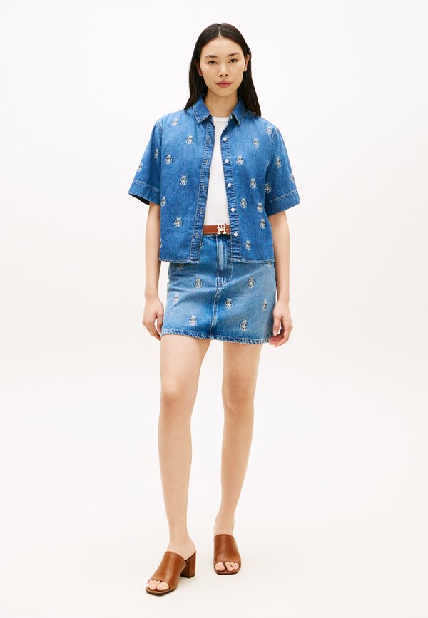 Tommy Hilfiger RELAXED FIT CREST EMBROIDERY DENIM SHIRT